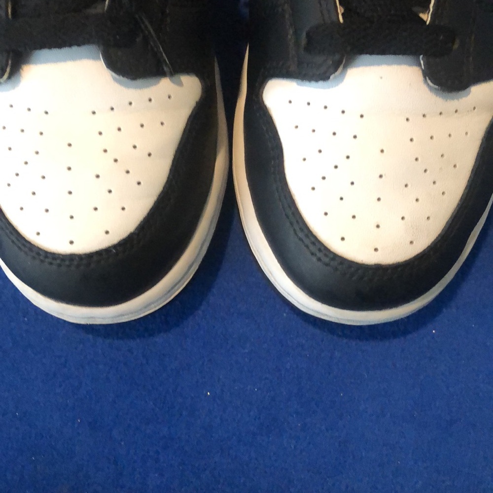 Nike’s Black and White Dunk Low Sneakers Boy/or Girl size 3Y - Picture 3 of 10
